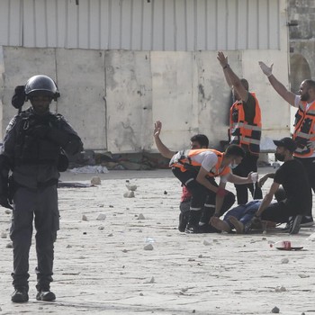 Potret Terkini Bentrokan Berdarah di Al-Aqsa, Ratusan Luka