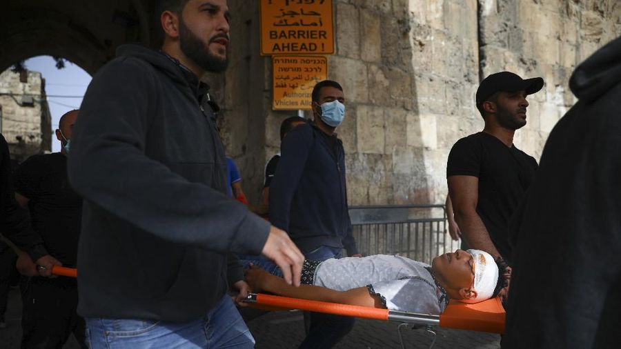 Palestinians clash with Israeli security forces at the Al Aqsa Mosque compound in Jerusalem's Old City Monday, May 10, 2021. Israeli police clashed with Palestinian protesters at a flashpoint Jerusalem holy site on Monday, the latest in a series of confrontations that is pushing the contested city to the brink of eruption. Palestinian medics said at least 180 Palestinians were hurt in the violence at the Al-Aqsa Mosque compound, including 80 who were hospitalized. (AP Photo/Mahmoud Illean)