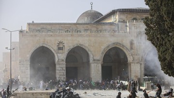 Bentrokan Berdarah Pecah Di Masjid Al Aqsa 300 Lebih Terluka