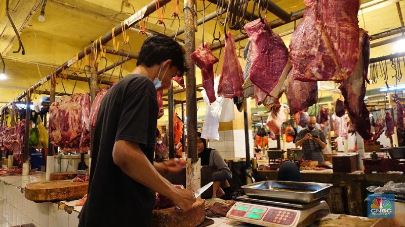 Pedagang Daging di Pasar Kebayoran Lama (CNBC Indonesia/Tri Susilo)