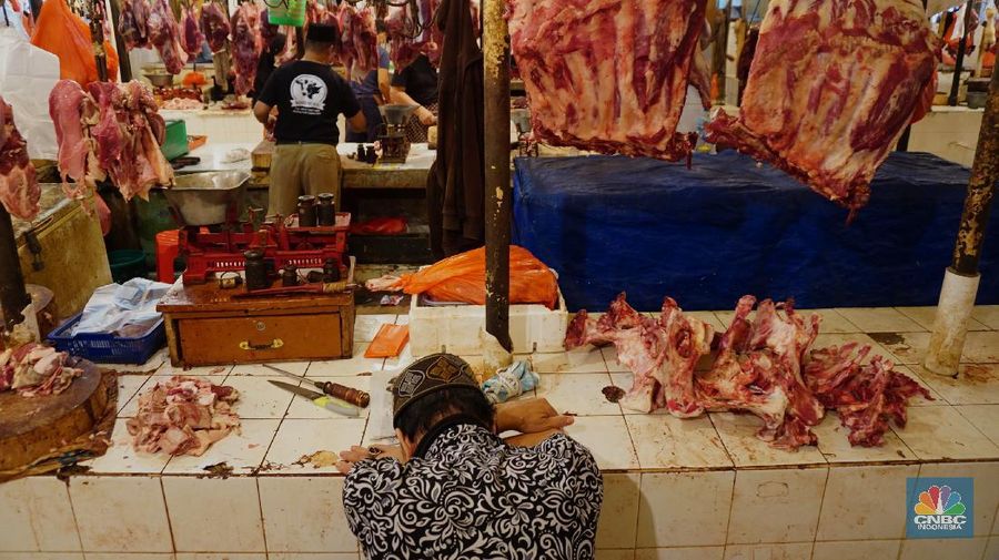 Pedagang Daging di Pasar Kebayoran Lama (CNBC Indonesia/Tri Susilo)