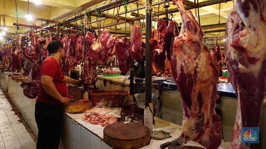 Pedagang Daging di Pasar Kebayoran Lama (CNBC Indonesia/Tri Susilo)