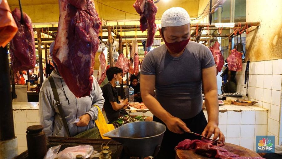 Pedagang Daging di Pasar Kebayoran Lama (CNBC Indonesia/Tri Susilo)