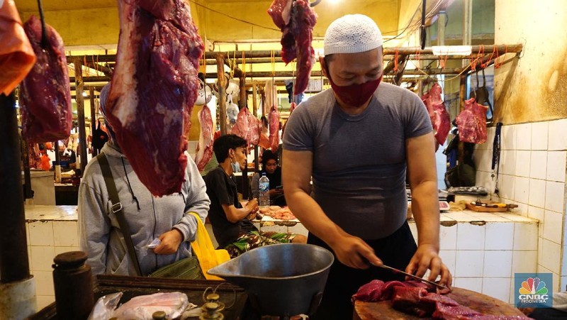 Pedagang Daging di Pasar Kebayoran Lama (CNBC Indonesia/Tri Susilo)