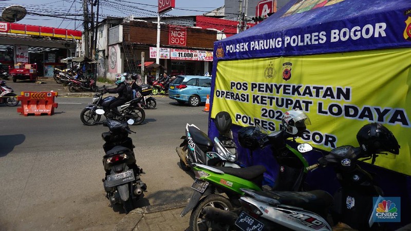 Penyekatan Jalur Mudik di Parung Bogor (CNBC Indonesia/Tri Susilo)