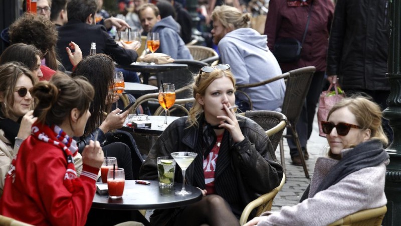 People enjoy drinks at an outdoor cafe in the center of Brussels, Saturday, May 8, 2021. Amid encouraging signs that the latest COVID-19 surge is on the wane, Belgians were celebrating a series of relaxation measures Saturday, including bars and restaurants being allowed to open their terraces again to customers. (AP Photo/Olivier Matthys)