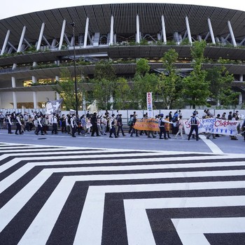 Potret Warga Jepang Tuntut Olimpiade Tokyo Dibatalkan