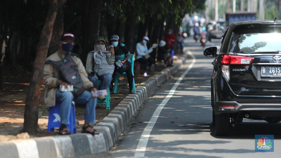 Jelang Lebaran, Penukaran Uang Pecahan  Rupiah Kecil Baru Mulai Ramai (CNBC Indonesia/Tri Susilo)