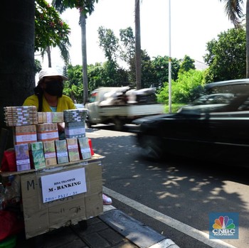 Penampakan Jasa Penukaran Uang di Tengah Larangan Mudik 2021