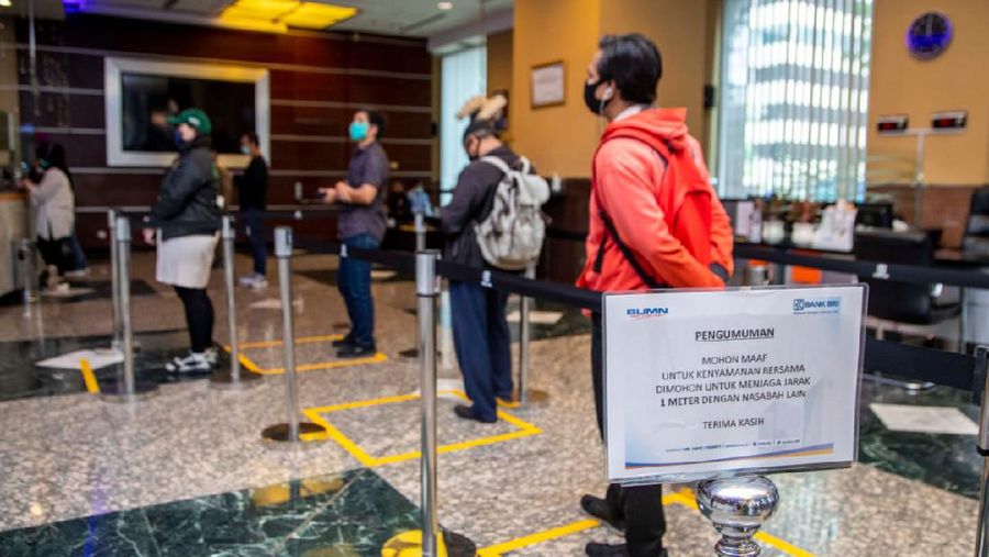 BRImemberikan layanan di kantor cabang BRI secara terbatas selama dua hari yakni pada tanggal 12 dan 15 Mei 2021. Pada layanan terbatas tersebut, BRI membuka 184 kantor cabang BRI di seluruh Indonesia yang akan melayani berbagai kebutuhan layanan perbankan,