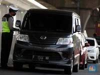 Live! Pantauan Langsung Lalu Lintas Penyekatan Cikarang Barat