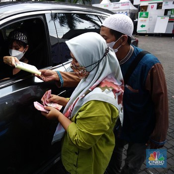 Melihat Pembayaran Zakat Lewat Sistem Drive Thru