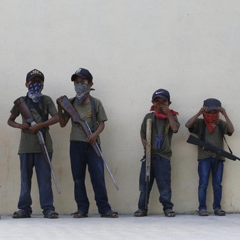 Potret Saat Anak-anak Angkat Senjata Lawan Kartel Narkoba