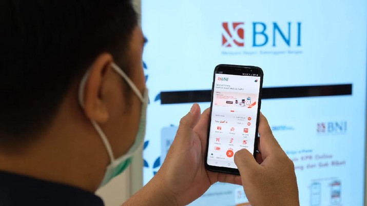 Nasabah bertransaksi menggunakan BNI Mobile Banking. (Dok. BNI) Nasabah bertransaksi menggunakan BNI Mobile Banking. (Dok. BNI)