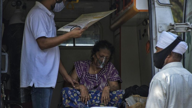Susheela Singh, 72, whose oxygen level is low waits inside an ambulance outside a COVID-19 hospital that was set up at a Sikh Gurdwara in New Delhi, India, Monday, May 10, 2021. She was referred to a bigger hospital in the city. (AP Photo/Ishant Chauhan)