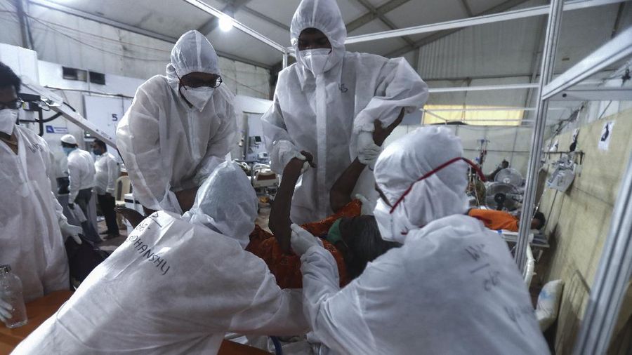 Susheela Singh, 72, whose oxygen level is low waits inside an ambulance outside a COVID-19 hospital that was set up at a Sikh Gurdwara in New Delhi, India, Monday, May 10, 2021. She was referred to a bigger hospital in the city. (AP Photo/Ishant Chauhan)