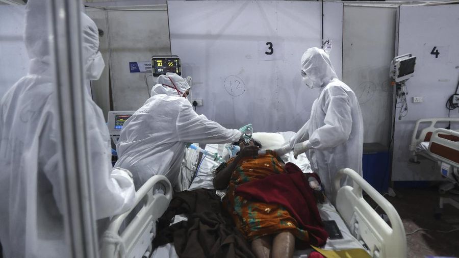 Susheela Singh, 72, whose oxygen level is low waits inside an ambulance outside a COVID-19 hospital that was set up at a Sikh Gurdwara in New Delhi, India, Monday, May 10, 2021. She was referred to a bigger hospital in the city. (AP Photo/Ishant Chauhan)