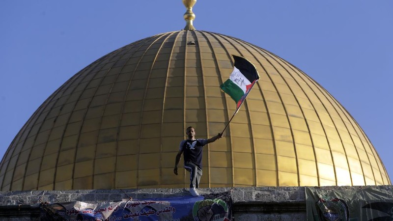 Muslims take part in Eid al-Fitr prayers at the Dome of the Rock Mosque in the Al-Aqsa Mosque compound in the Old City of Jerusalem, Thursday, May 13, 2021. Eid al-Fitr, festival of breaking of the fast, marks the end of the holy month of Ramadan. (AP Photo/Mahmoud Illean)