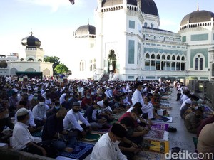 Jadwal Salat Id di Masjid Raya Medan Besok, Serta Nama Imam dan Khatib