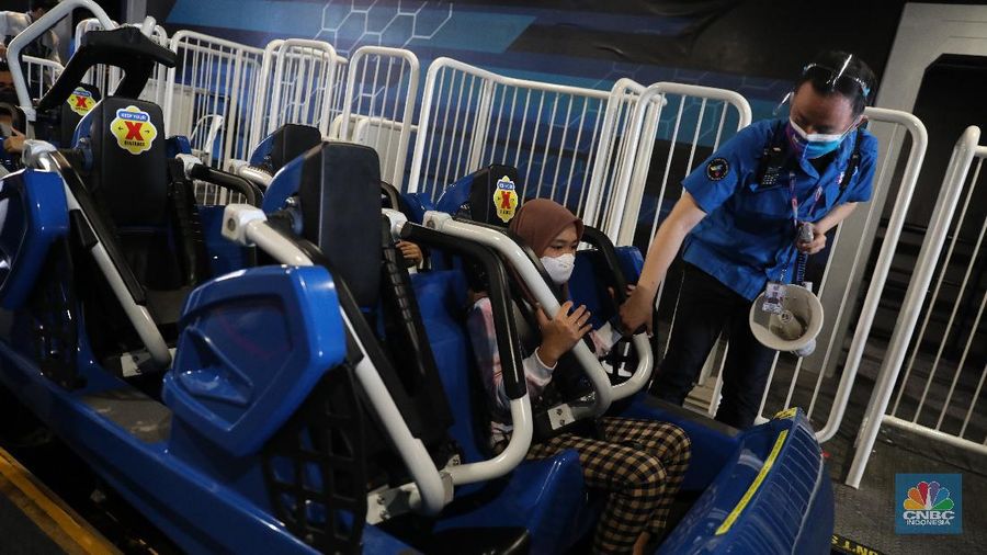 Boomerang Coaster, Trans Studio Cibubur (CNBC Indonesia/ Andrean Kristianto)