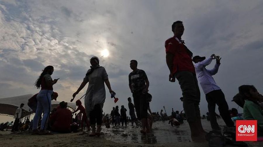 Ancol Membludak saat Hari ke Dua Lebaran (CNN Indonesia/Adhi Wicaksono)