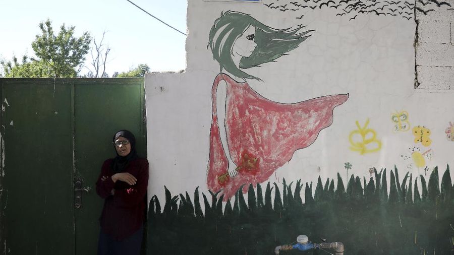 Smoke rises following Israeli airstrikes on a building in Gaza City, Thursday, May 13, 2021. Weary Palestinians are somberly marking the end of the Muslim holy month of Ramadan, as Hamas and Israel traded more rockets and airstrikes and Jewish-Arab violence raged across Israel. (AP Photo/Hatem Moussa)