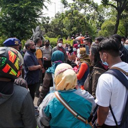 Kerumunan di Mana-mana, Pemerintah Klaim Covid Terkendali