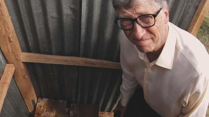 Gaya Blusukan Bill Gates di Wilayah Kumuh (Ist Facebook via DetikInet)