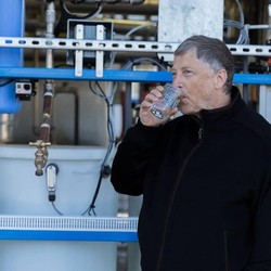 Sebar 99% Harta, Bill Gates Berani Minum Air Tinja