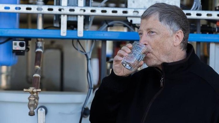 Gaya Blusukan Bill Gates di Wilayah Kumuh (Ist Facebook via DetikInet) Gaya Blusukan Bill Gates di Wilayah Kumuh (Ist Facebook via DetikInet)