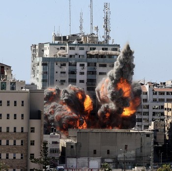 Ngeri! Israel Rudal Gedung Media di Gaza