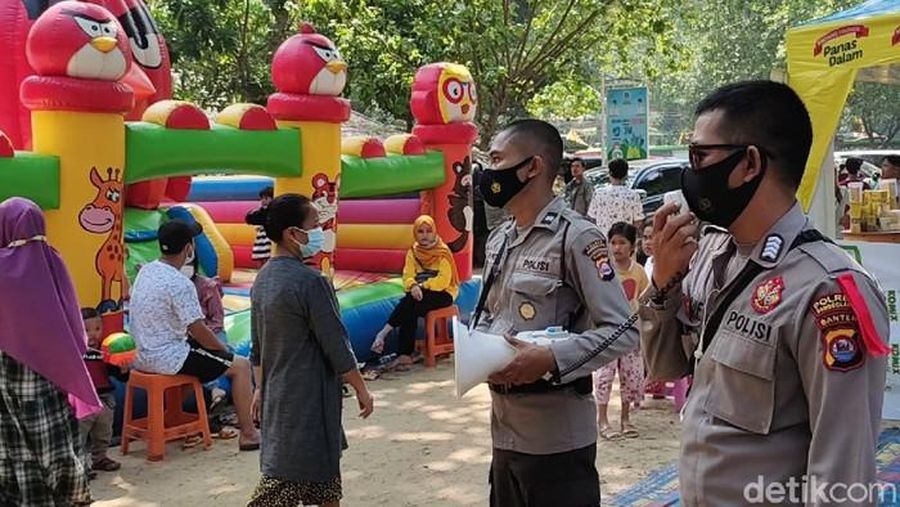 Pantai Carita (Rifat Alhamidi/Ist via detikNews)