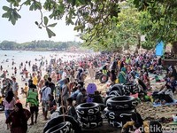 Selain Ancol, Deretan Pantai Ini Dibanjiri Orang Tanpa Masker