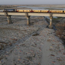 Ketika Sungai Suci Gangga Dipenuhi Korban Corona India