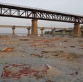 Heboh Penemuan Mayat Terkubur Seadanya di Tepi Sungai Gangga
