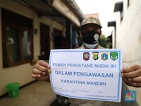 Stiker di Rumah Warga DKI yang Nekat Mudik 'Bergentayangan'