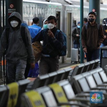 Penampakan Stasiun Gambir di Hari Terakhir Larangan Mudik
