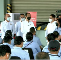 Jokowi ke Unilever Cek Vaksinasi Mandiri, KAEF Jadi Operator!