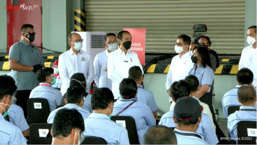 foto/ Peninjauan Vaksinasi Covid-19 Gotong Royong untuk Pekerja, Kabupaten Bekasi, 18 Mei 2021/Youtube: Setpres