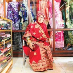 Perkuat SDGs dan ESG, Pertamina Bantu Usaha Songket Silungkan