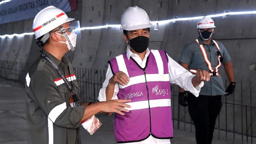 Presiden Joko Widodo Meninjau Casting Yard #1  Kereta Cepat Jakarta - Bandung, Kabupaten Bekasi (Biro Pers Sekretariat Presiden/ Lukas)