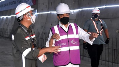 Presiden Joko Widodo Meninjau Casting Yard #1  Kereta Cepat Jakarta - Bandung, Kabupaten Bekasi (Biro Pers Sekretariat Presiden/ Lukas)