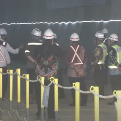 Misteri Acungan Jempol Jokowi di Terowongan Kereta Cepat