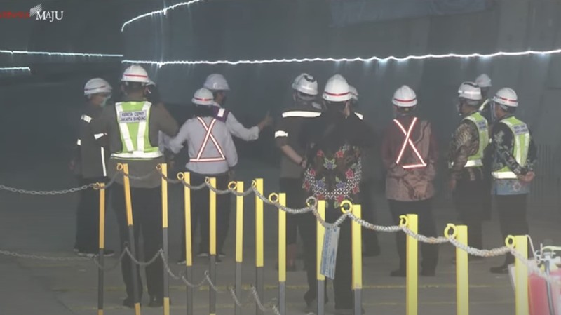 Presiden Joko Widodo Meninjauan Tunnel #1 Kereta Cepat Jakarta - Bandung, Kota Bekasi. (Tangkapan Layar Youtube Sekretariat Presiden)