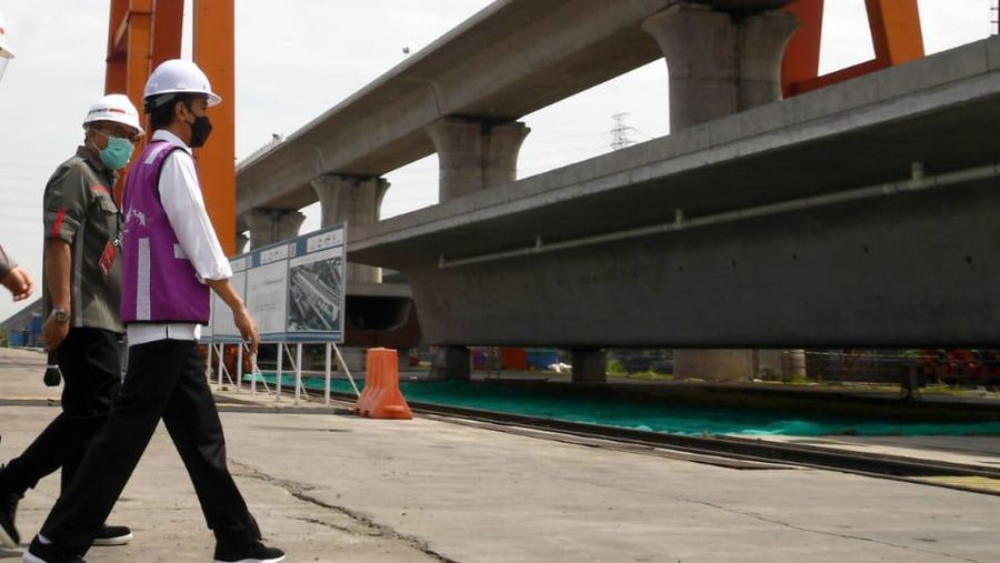 Presiden Joko Widodo Meninjau Proyek Casting Yard #1  Kereta Cepat Jakarta - Bandung, Kabupaten Bekasi (Biro Pers Sekretariat Presiden/ Kris)