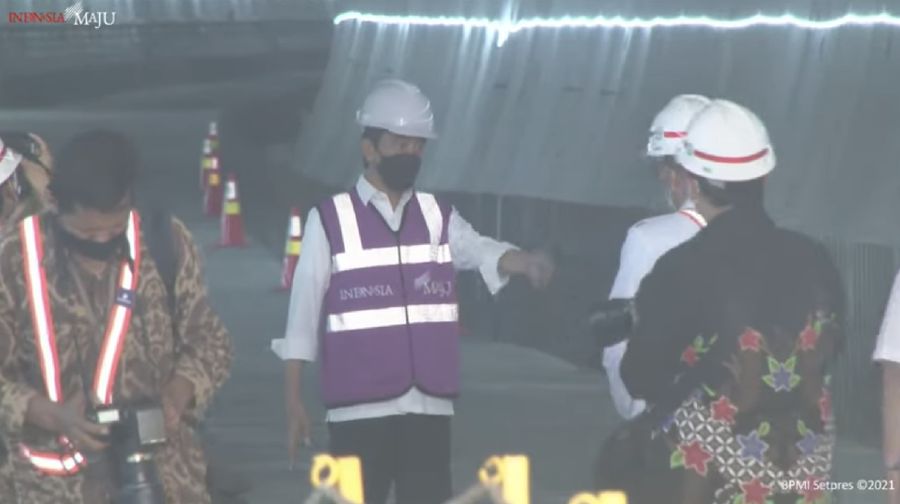 Presiden Joko Widodo Meninjauan Tunnel #1 Kereta Cepat Jakarta - Bandung, Kota Bekasi. (Tangkapan Layar Youtube Sekretariat Presiden)