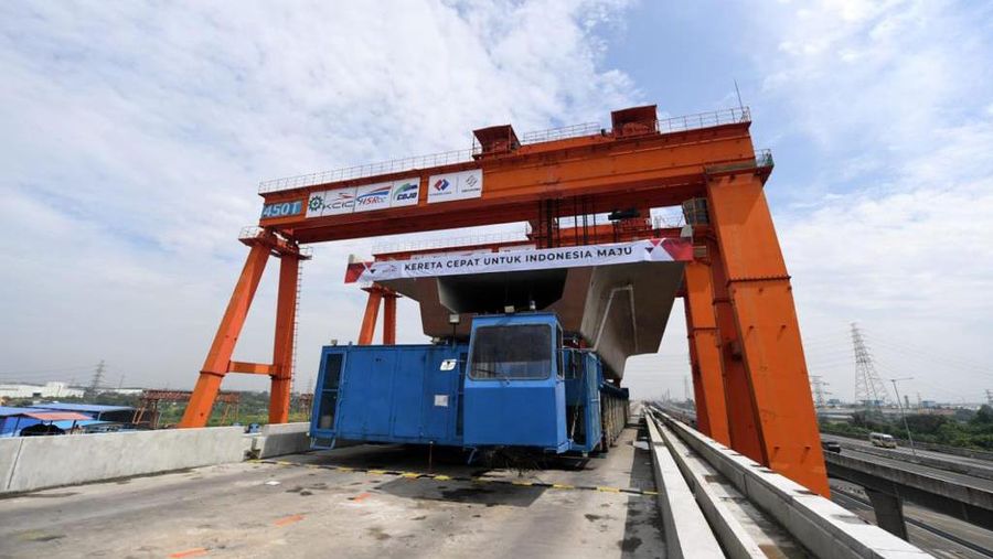 Presiden Joko Widodo Meninjau Proyek Casting Yard #1  Kereta Cepat Jakarta - Bandung, Kabupaten Bekasi (Biro Pers Sekretariat Presiden/ Kris)