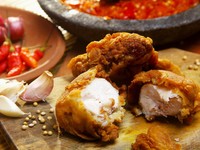 Waspada, Ini Risiko Jika Terlalu Banyak Makan Ayam Goreng