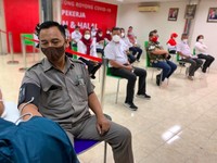 Stok Vaksin Terbatas, Karyawan Swasta Daerah Ini Dapat Duluan