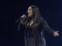 Pengakuan Mengejutkan Demi Lovato: Bukan Wanita Tak Jua Pria